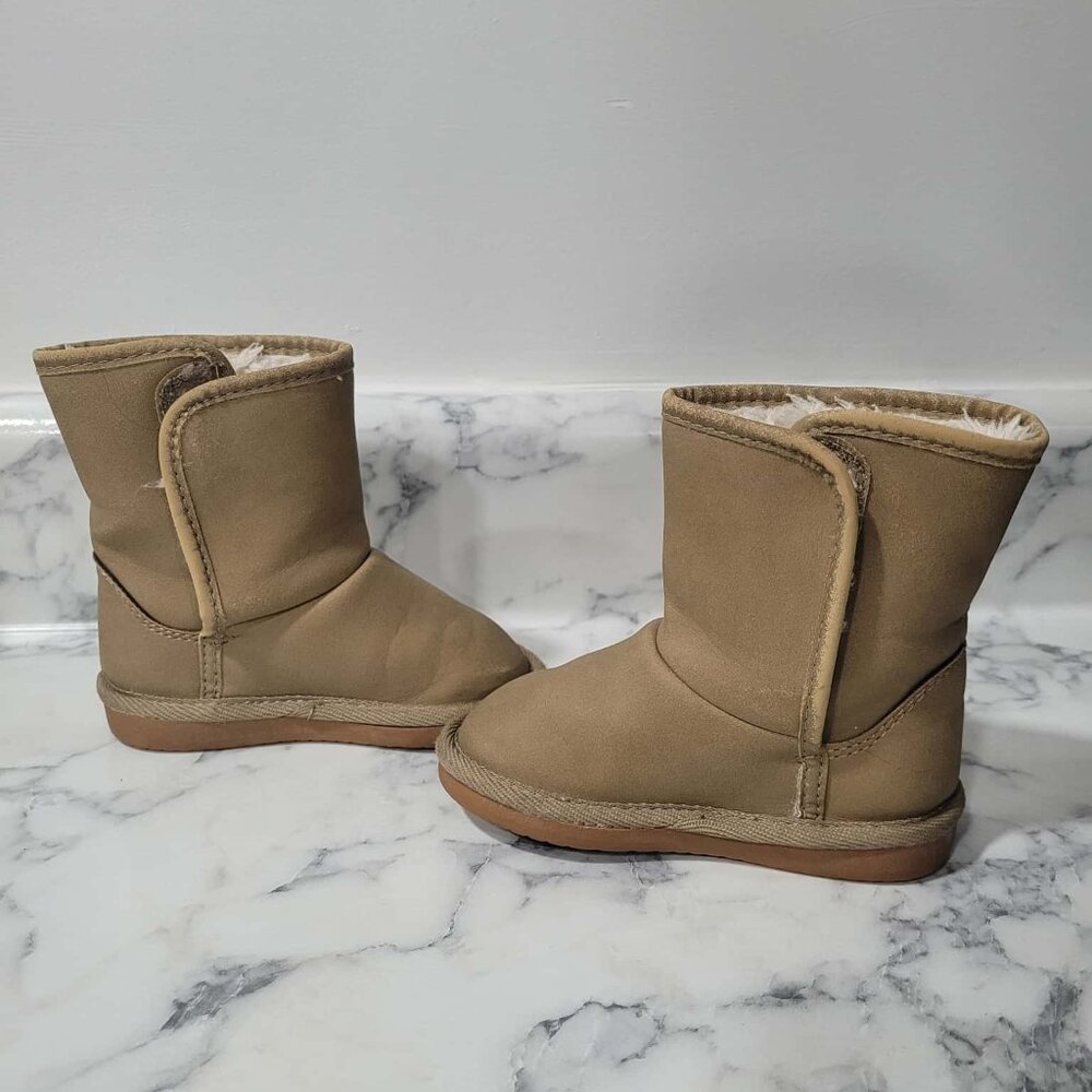 Simple Joys by Carter's Kids Toddler Baby Winter Boot Size 5 Faux Fur Khaki